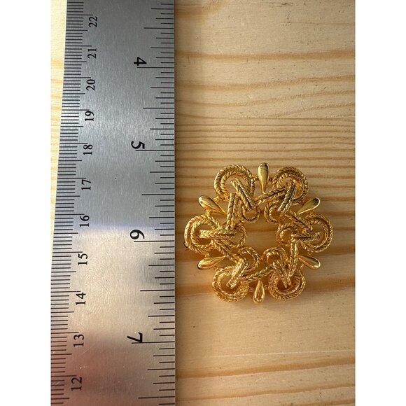 Vintage Design Gold-Tone Filigree Pin Brooch Intricate Design - Picture 2 of 4